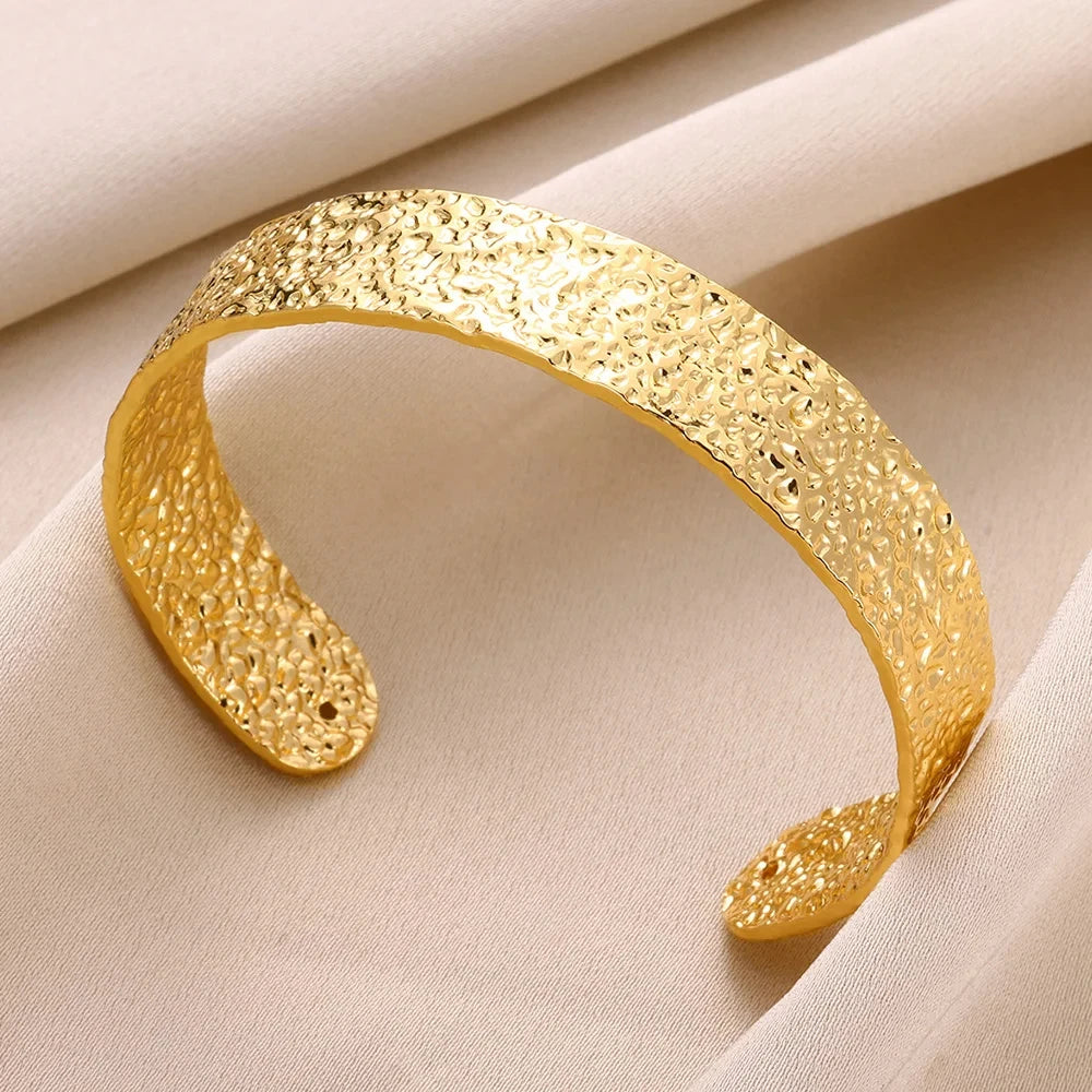 Exquisite Bump Bangle