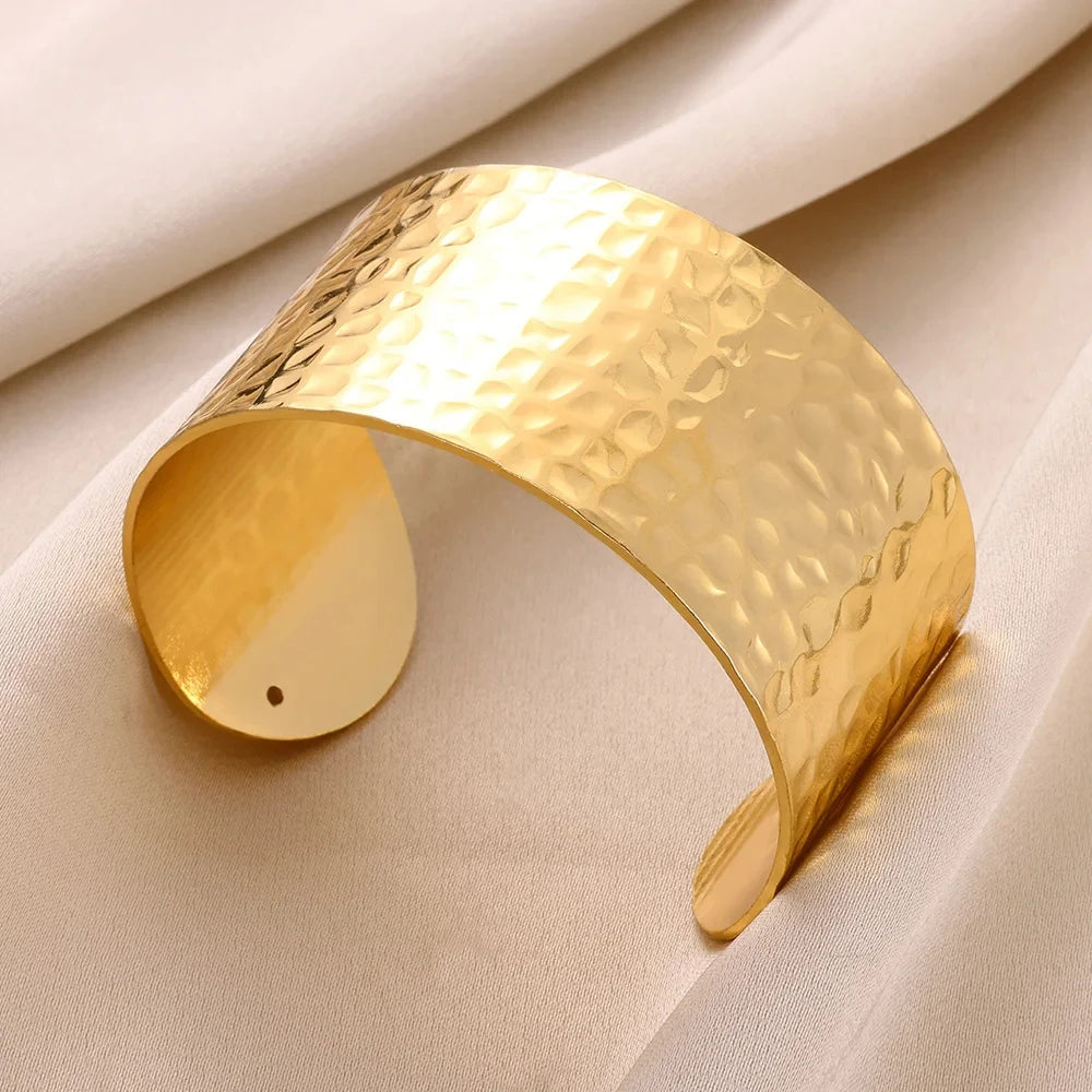 Exquisite Bump Bangle