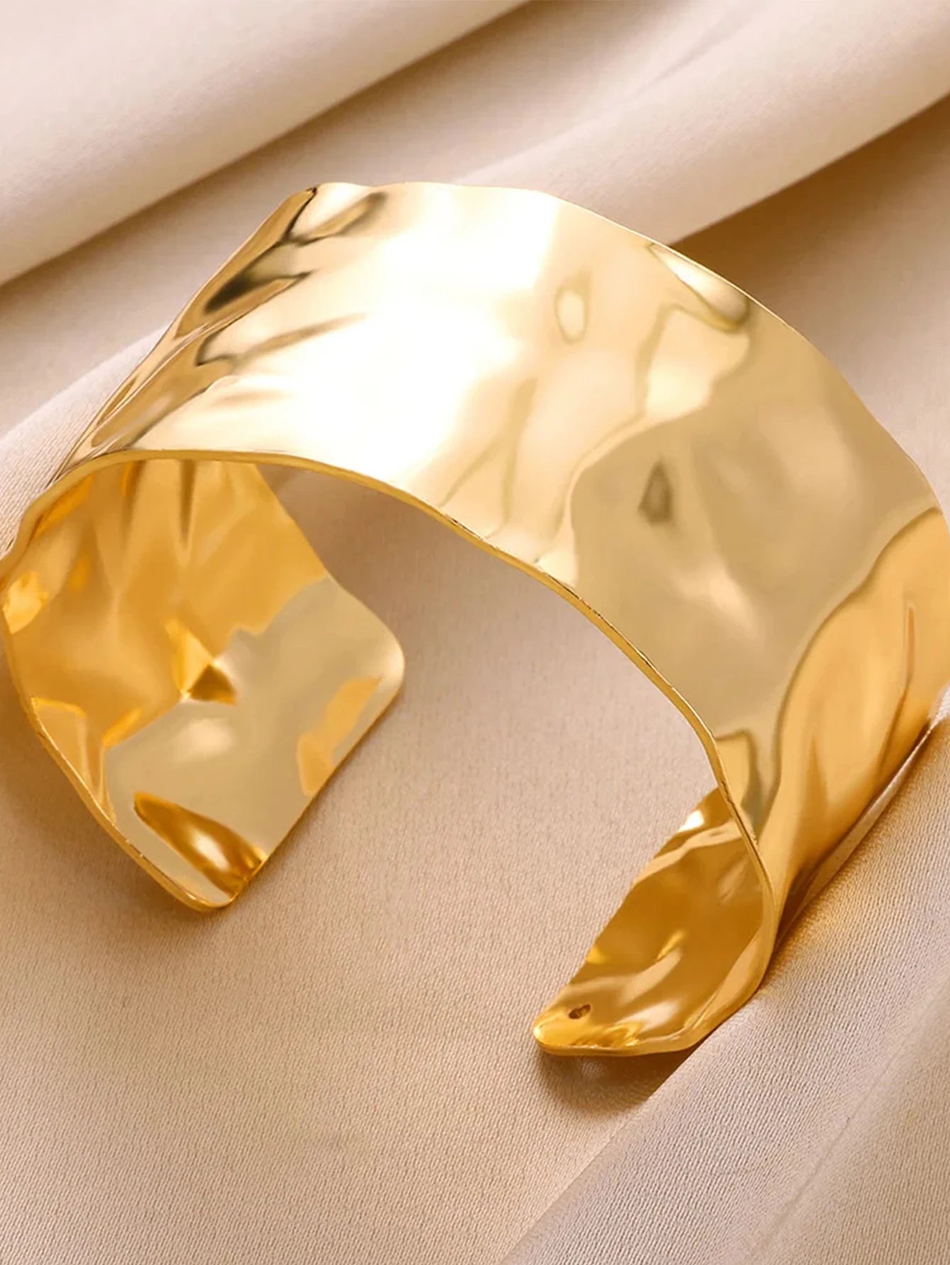 Exquisite Bump Bangle