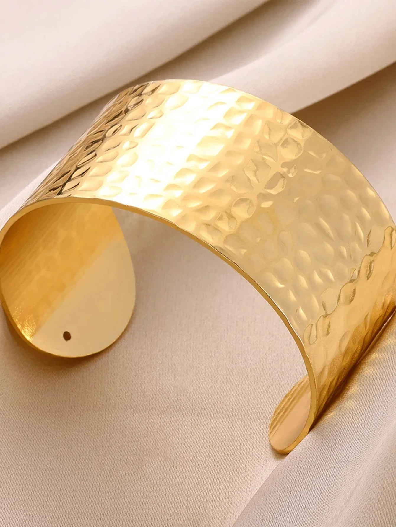 Exquisite Bump Bangle