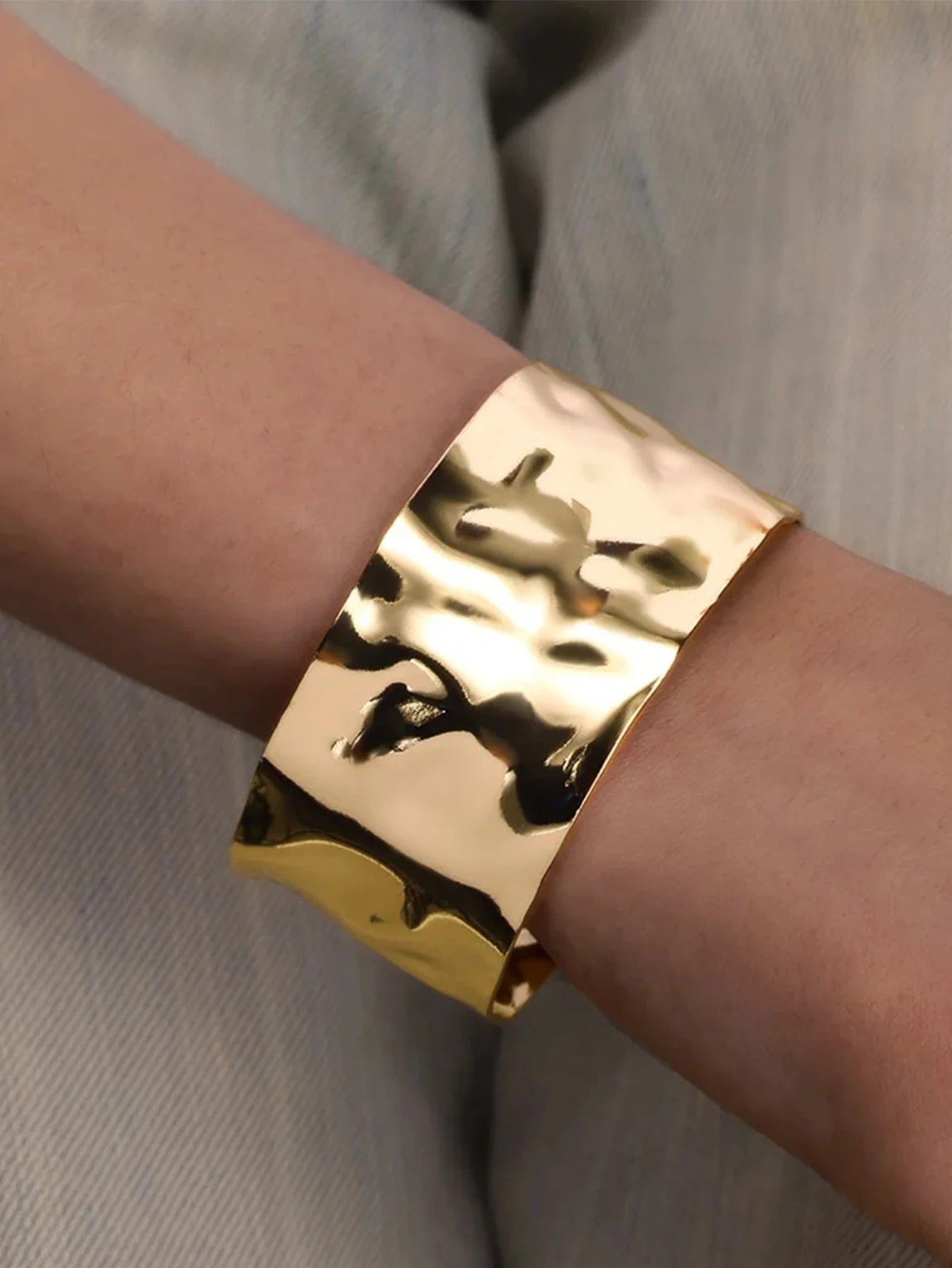 Exquisite Bump Bangle