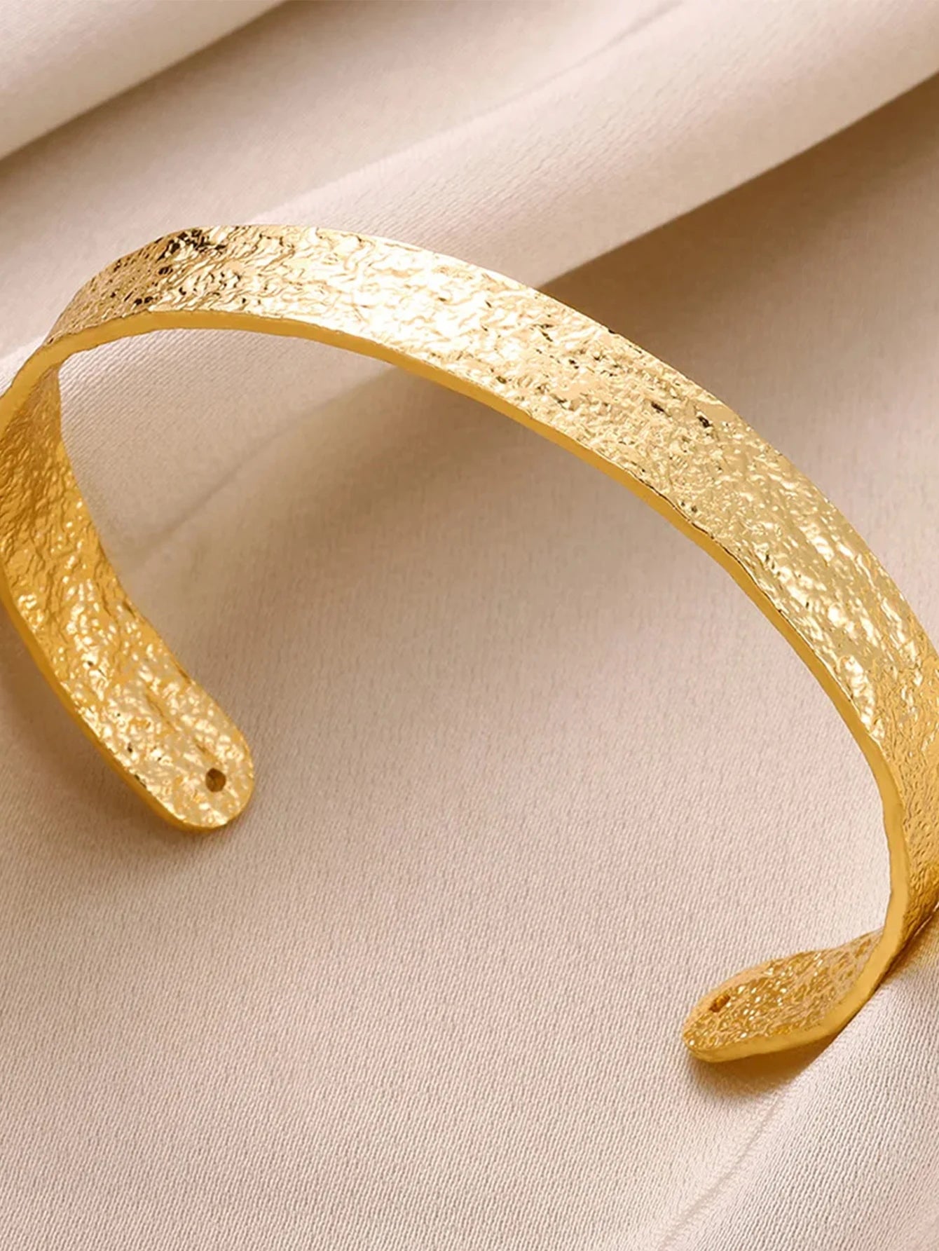 Exquisite Bump Bangle